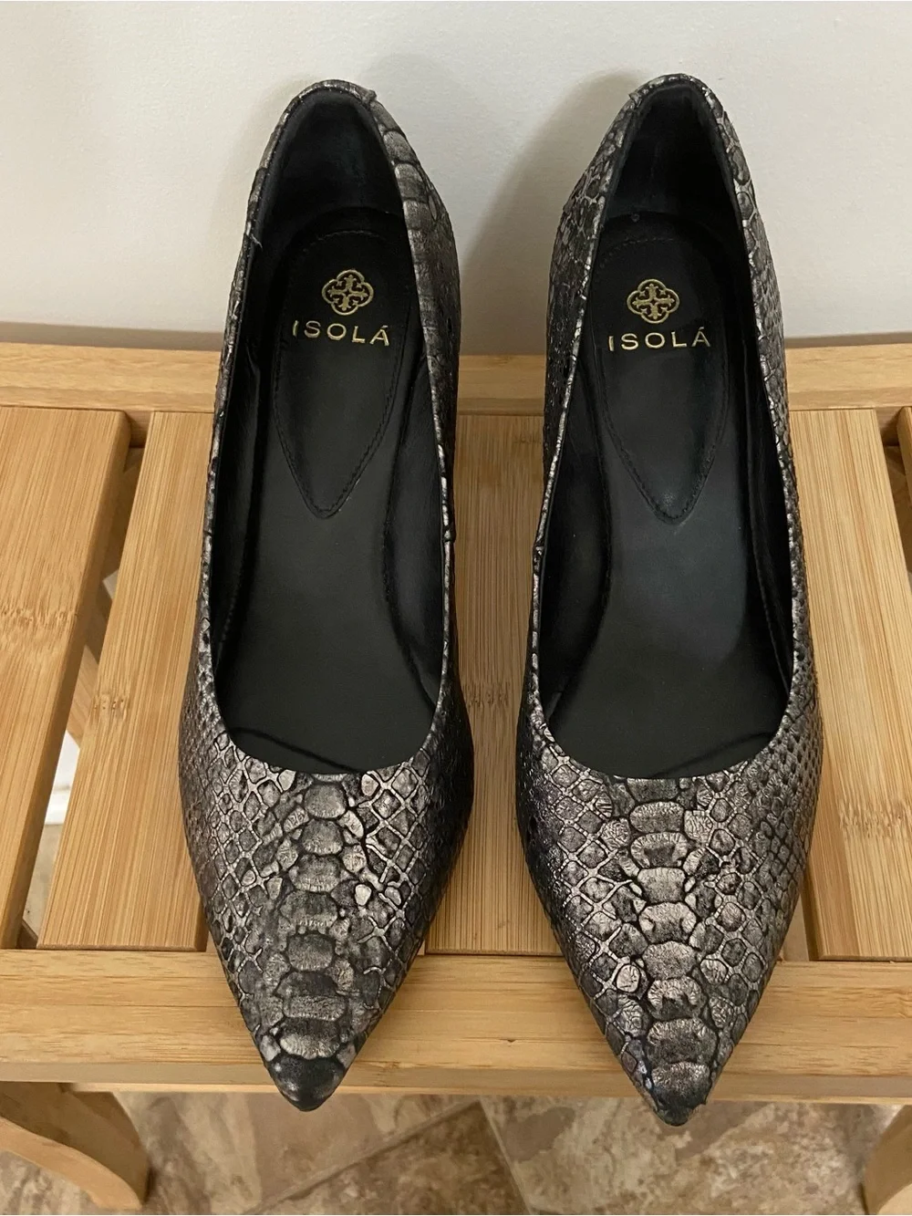 ISOLÁ Women’s 8.5 Pewter Metallic Snakeskin Embossed Leather Block Heel Pumps Po